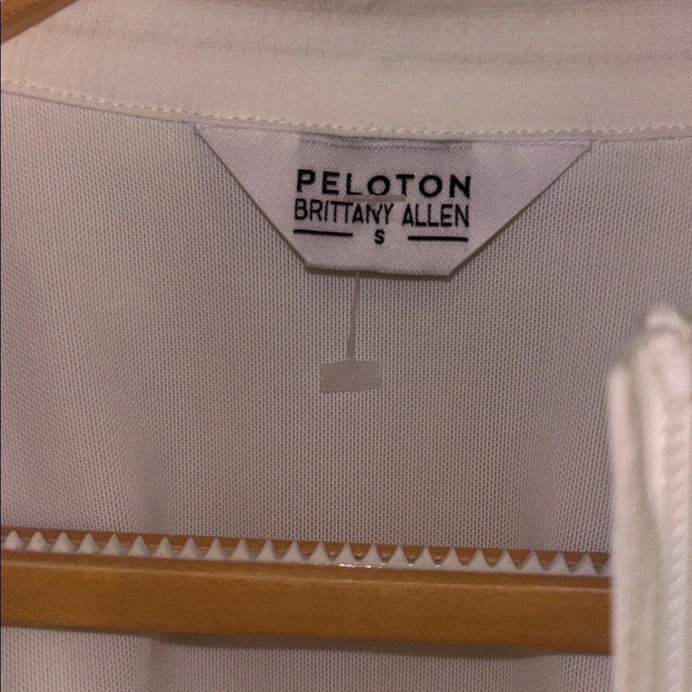 PELOTON CARGO JACKET NWTS WHITE ORANGE FUCHIA ZIP CLOSURE DRAW STRING GOLD TABS - Picture 4 of 11
